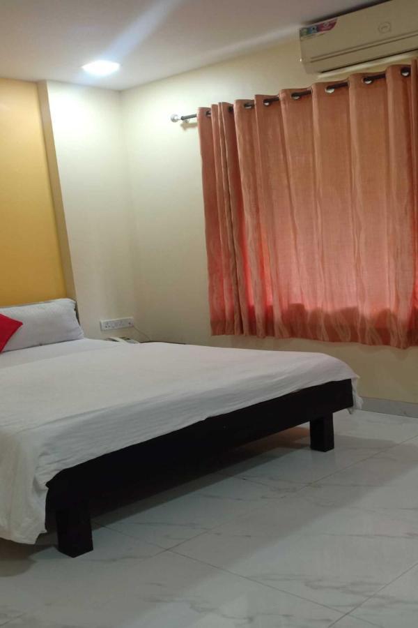 Hotel Radha Krishna Residency *