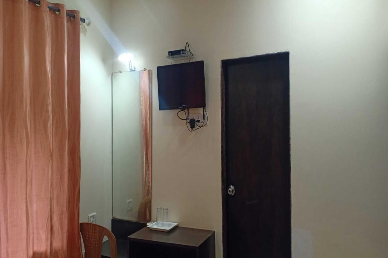 Hotel Radha Krishna Residency *